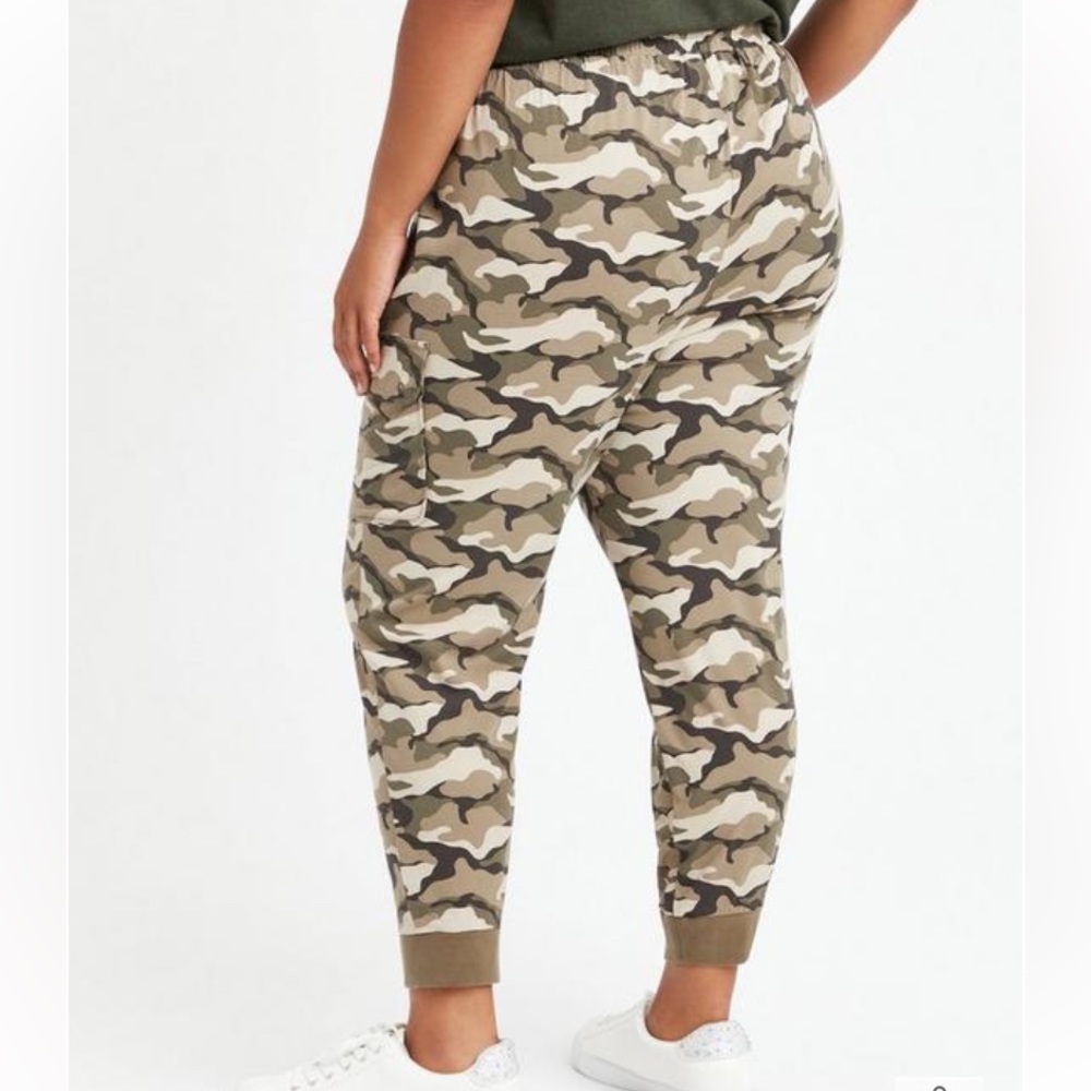Torrid Relaxed Fit Jogger Stretch Challis Mid-Rise Cargo Pocket Pant